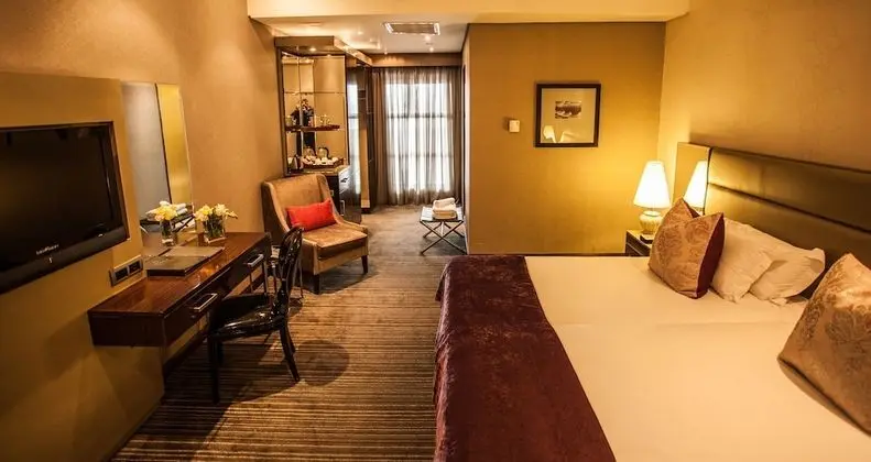 Standard Room (Back) Upper Floors 4-5 with Shower