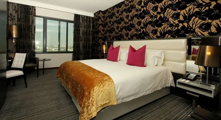 Deluxe Tek Büyük veya İki Ayrı Yataklı Oda, Banyolu/Duşlu, Kısmi Deniz Manzarası