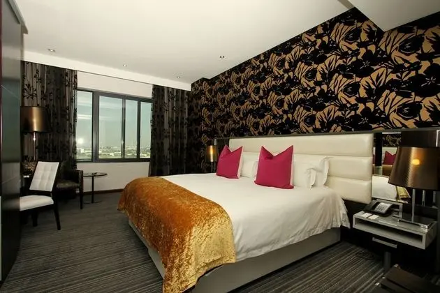 Deluxe Tek Büyük veya İki Ayrı Yataklı Oda, Banyolu/Duşlu, Kısmi Deniz Manzarası