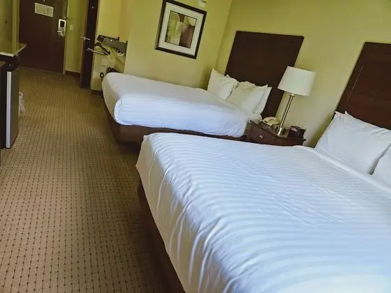 Oda, 2 Büyük (Queen) Boy Yatak, Engellilere Uygun, Sigara İçilmez