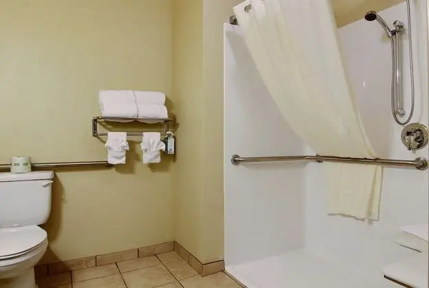 Oda, 2 Büyük (Queen) Boy Yatak, Engellilere Uygun, Sigara İçilmez