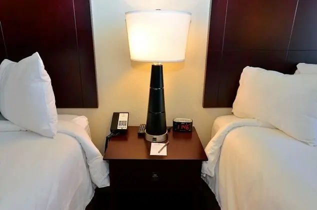 Oda, 2 Büyük (Queen) Boy Yatak, Sigara İçilmez