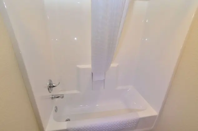 Oda, 1 En Büyük (King) Boy Yatak, Engellilere Uygun, Sigara İçilmez (Roll in Shower)