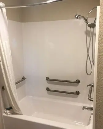 Oda, 1 En Büyük (King) Boy Yatak, Engellilere Uygun, Sigara İçilmez (Tub)