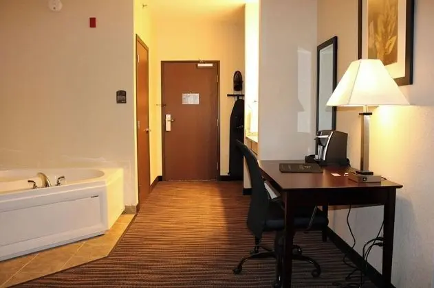 Süit, Birden Çok Yatak, Sigara İçilmez, Sıcak Su Küveti