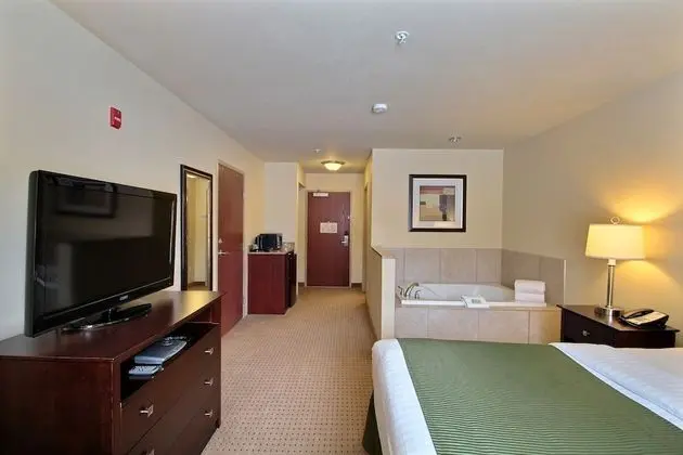 Suite, 1 King Bed with Whirlpool, Non Smoking