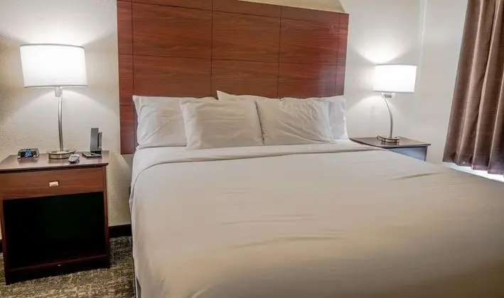 Oda, 1 En Büyük (King) Boy Yatak, Engellilere Uygun, Sigara İçilmez (Guestroom)