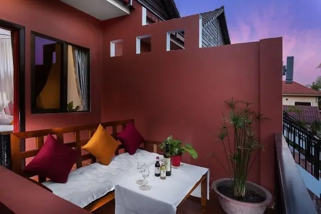 Junior Süit, Balkon