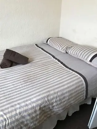 Tek Büyük Yataklı Oda (Shared Bathroom)