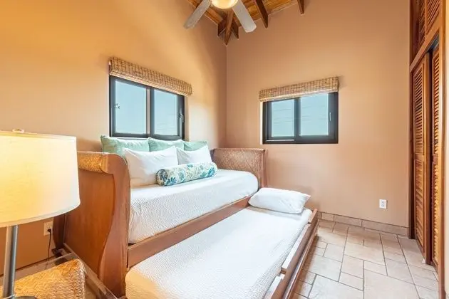 Villa, 1 Yatak Odası, Havuz Manzaralı