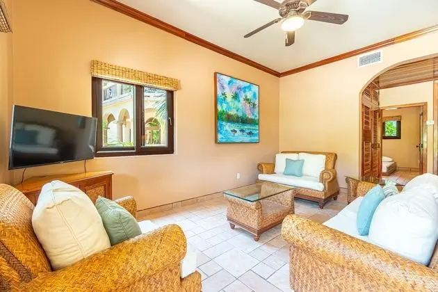 Villa, 2 Yatak Odası, Havuz Manzaralı