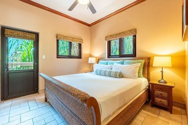 Villa, 2 Yatak Odası, Havuz Manzaralı