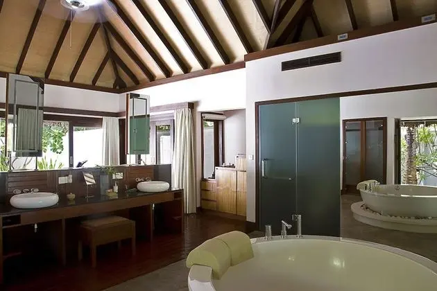 Villa (Island Villa)