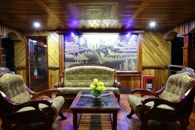 Deluxe Room  (AC timings- 0800PM-0800AM)