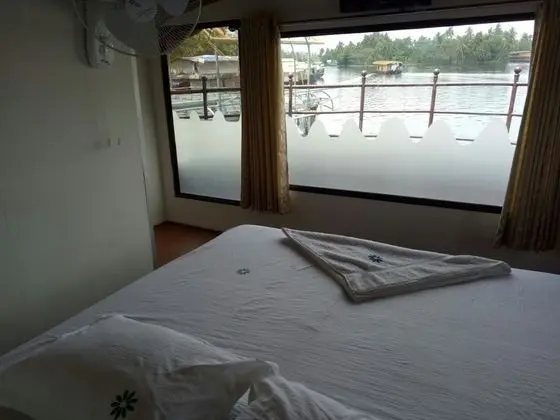 Two Bed Deluxe A/C Houseboat (AC timings- 0800PM-0800AM)