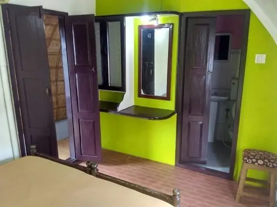 Two Bed Deluxe A/C Houseboat (AC timings- 0800PM-0800AM)
