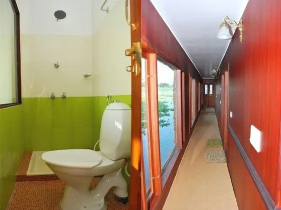 Two Bed Deluxe A/C Houseboat (AC timings- 0800PM-0800AM)