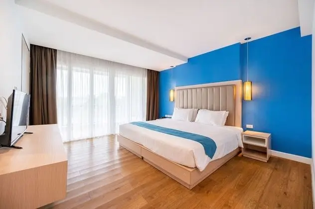 One Bedroom with Kitchen