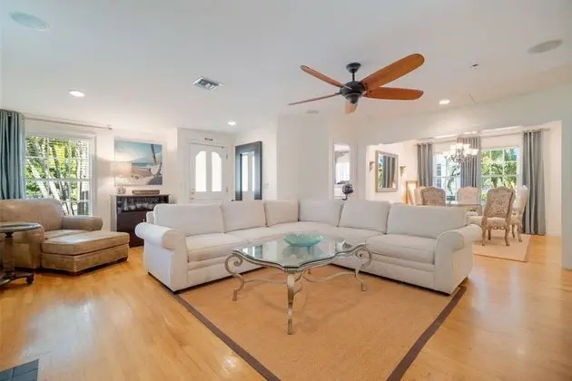 Ev (Coco Plum Cottage Vacation Rental of )