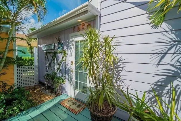 Ev (Coco Plum Cottage Vacation Rental of )