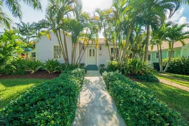 Ev (Coco Plum Cottage Vacation Rental of )