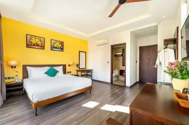 Grand Tek Büyük Yataklı Oda, Balkon, Havuz Manzaralı