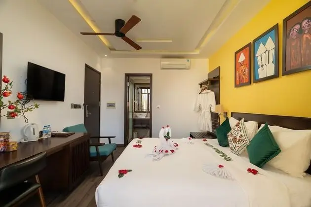 Grand Tek Büyük Yataklı Oda, Balkon, Havuz Manzaralı