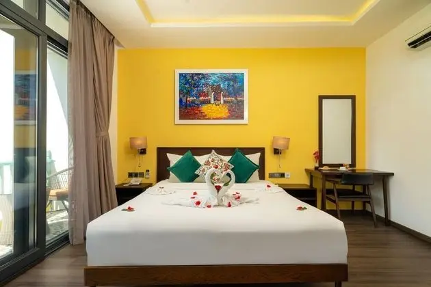 Grand Tek Büyük Yataklı Oda, Balkon, Havuz Manzaralı