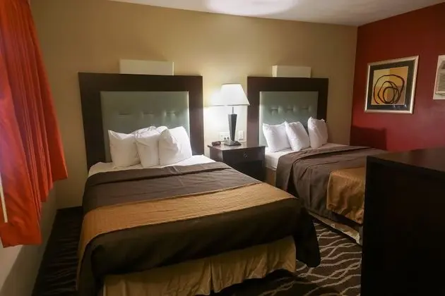 Deluxe Non Smoking 2 Double Beds Exterior Pool - Side Rooms
