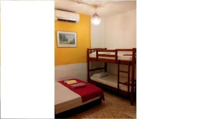 Family Oda (4 Persons, Shared Bathroom)