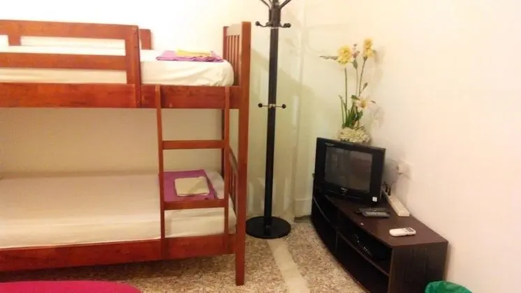 Family Oda (4 Persons, Shared Bathroom)