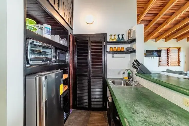 Politilly Suite - Premium Studio, 1 King Bed, Oceanview, 2nd Floor Unit