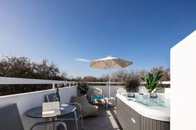 Apartment, 2 Bedrooms, Outdoor Jetted Tub, Pool View