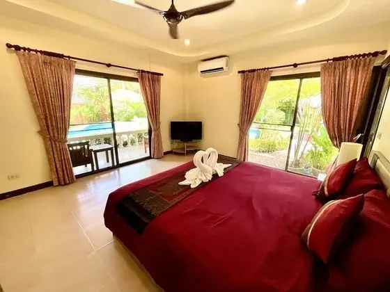 3 Bedrooms Private Pool