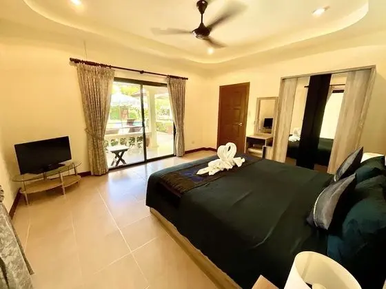 3 Bedrooms Private Pool