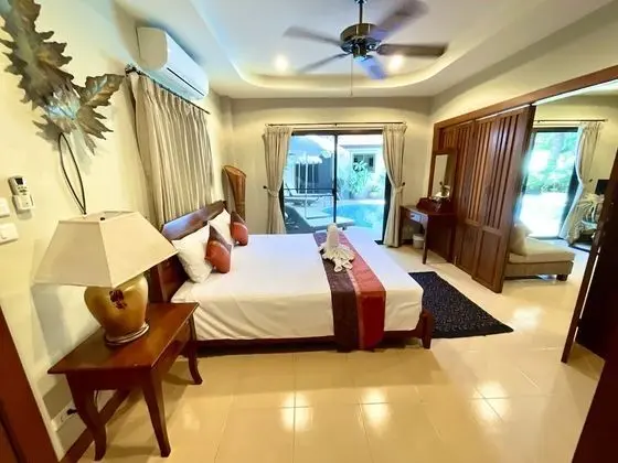 3 Bedrooms Private Pool