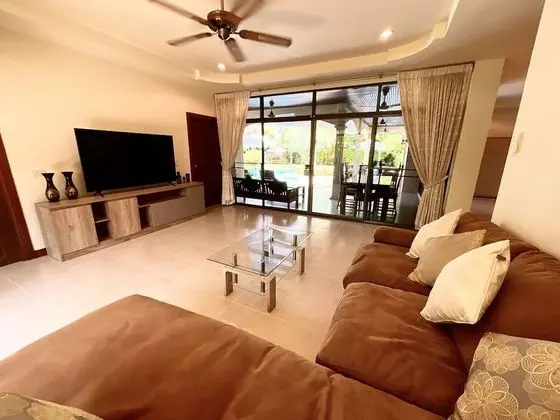 3 Bedrooms Private Pool