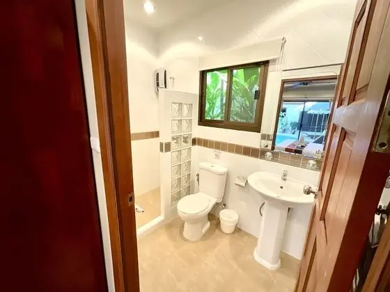 3 Bedrooms Private Pool