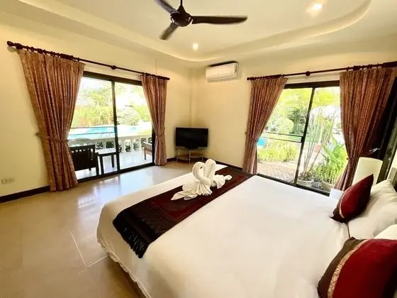 4 Bedrooms Private Pool