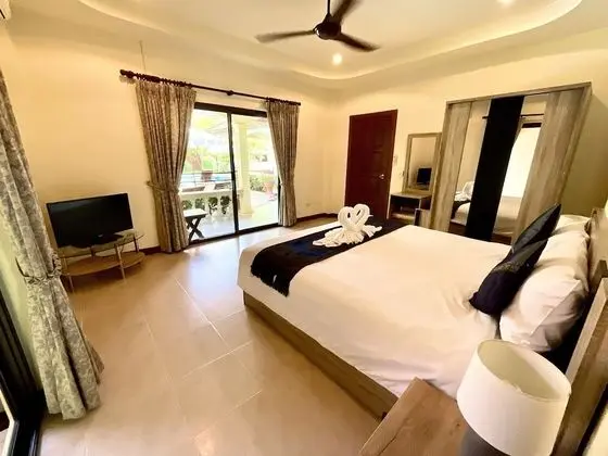 4 Bedrooms Private Pool