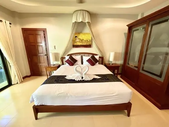 4 Bedrooms Private Pool