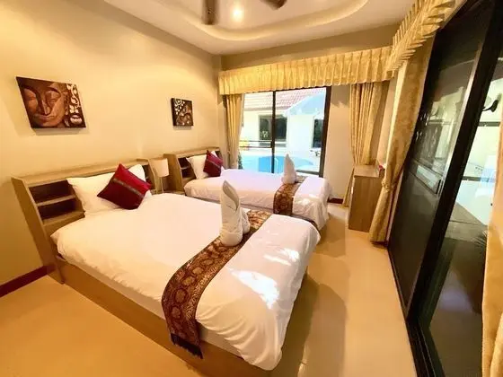 4 Bedrooms Private Pool