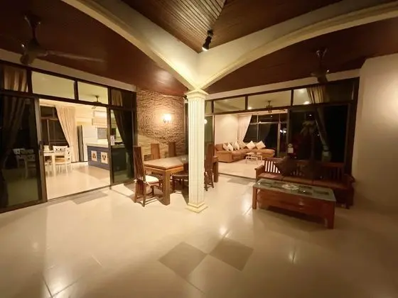 4 Bedrooms Private Pool