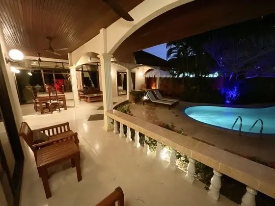 4 Bedrooms Private Pool