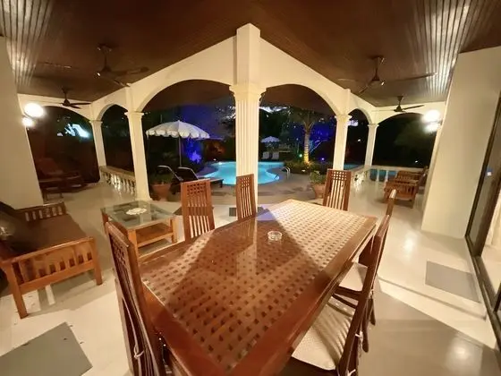 4 Bedrooms Private Pool