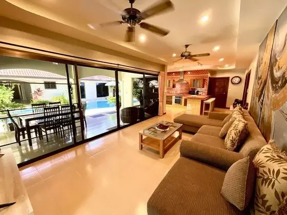 4 Bedrooms Private Pool