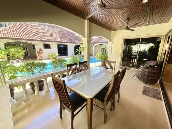4 Bedrooms Private Pool