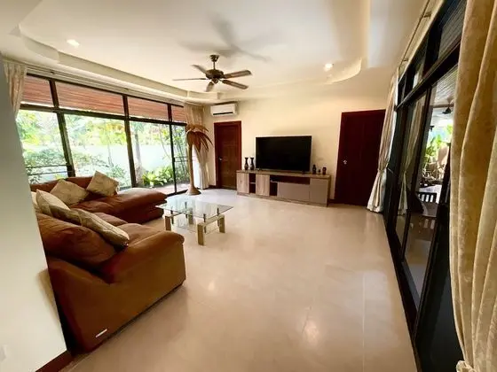 4 Bedrooms Private Pool