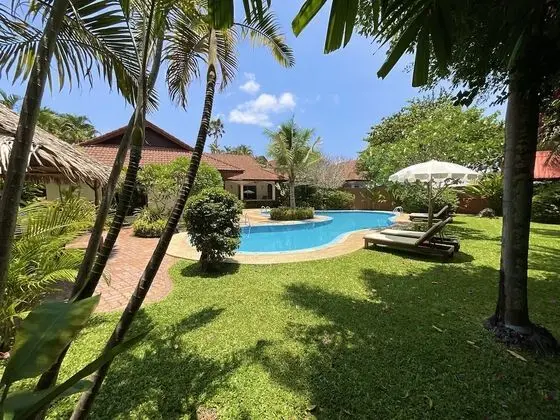 4 Bedrooms Private Pool