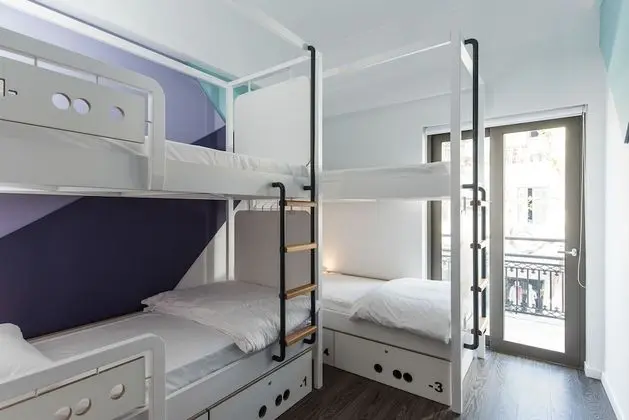 Ortak Ranzalı Oda, Ortak Banyo (Quadruple)